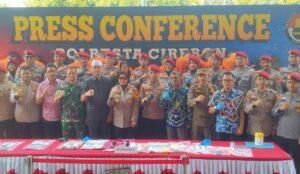 Kasatpol PP Kabupaten Cirebon Hadiri Pemusnahan Barang Bukti Minuman Keras Bersama Polresta Cirebon