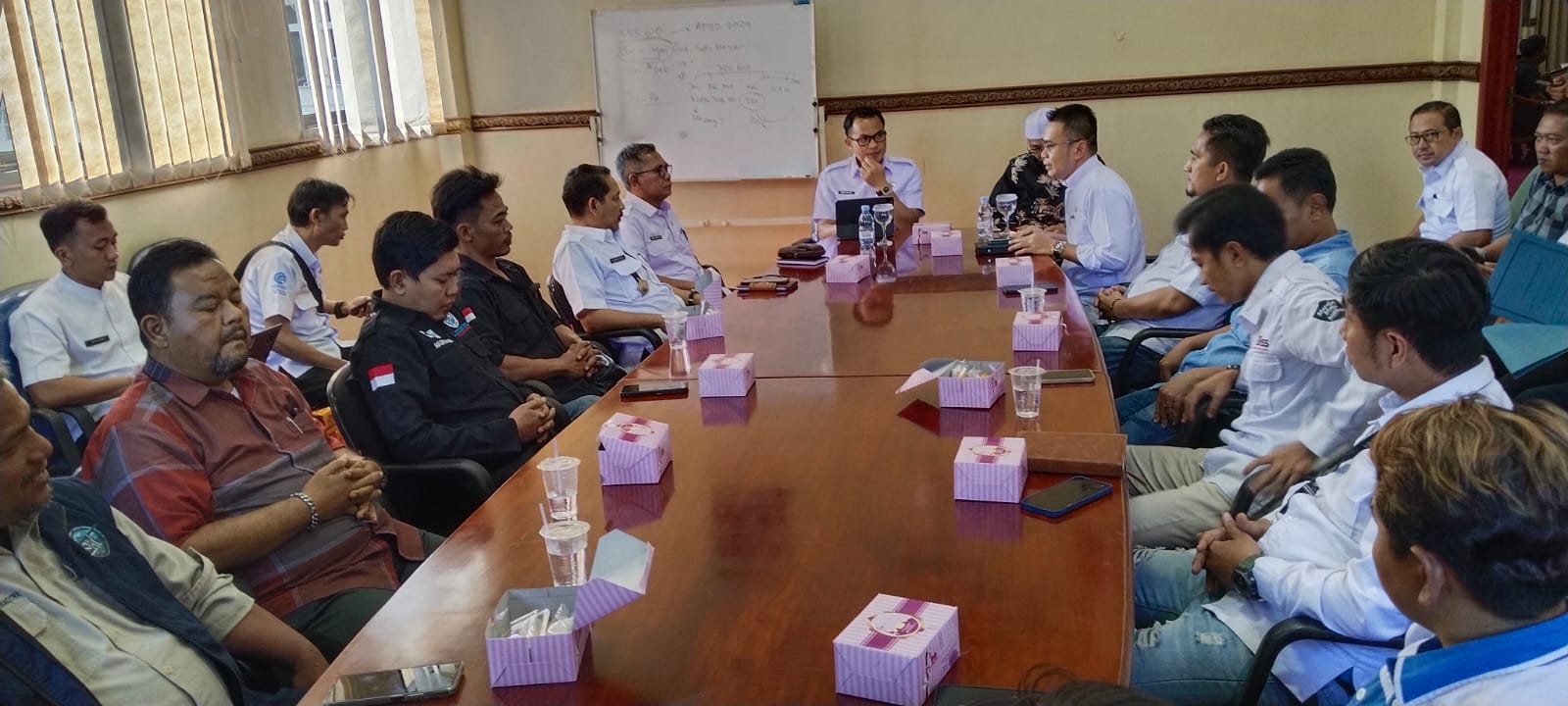 Kasatpol PP Kabupaten Cirebon Dampingi PJ. Bupati dalam Audiensi Bersama Serikat Pekerja Buruh Nasional