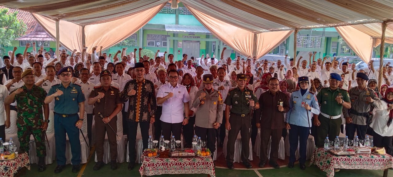 Kasatpol PP Kabupaten Cirebon Hadiri Acara Penandatanganan Komitmen Dukungan dan Pakta Integritas Penyelenggaraan PPDB Tahun 2024