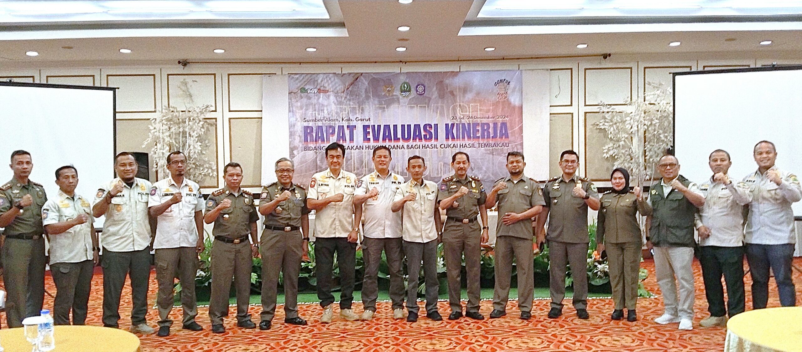 Kepala Satpol PP Kabupaten Cirebon dan Kabid Gakperunda Hadiri Rakor Evaluasi DBHCHT Tahun 2024 di Garut