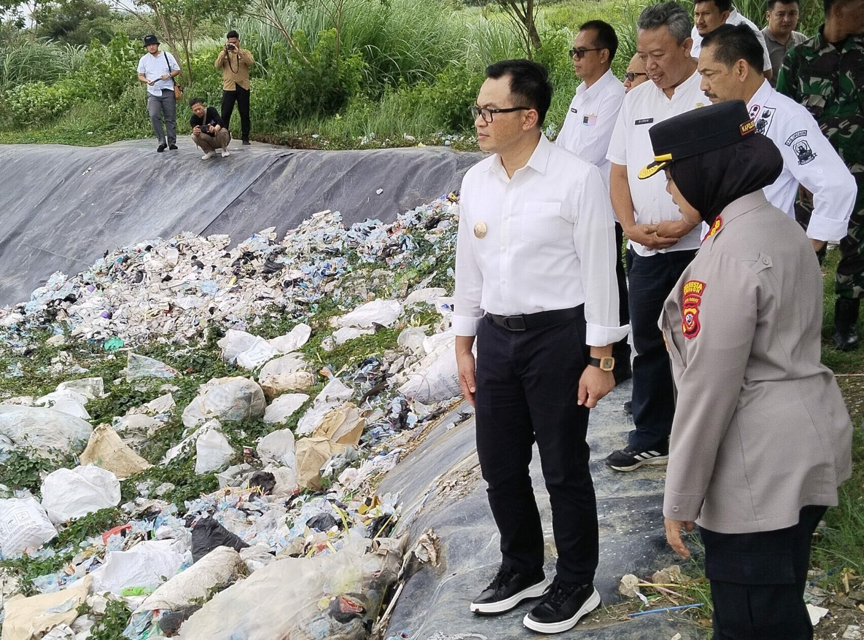 Pj Bupati Cirebon temui Perwakilan Warga dan Tinjau TPA Kubangdeleg