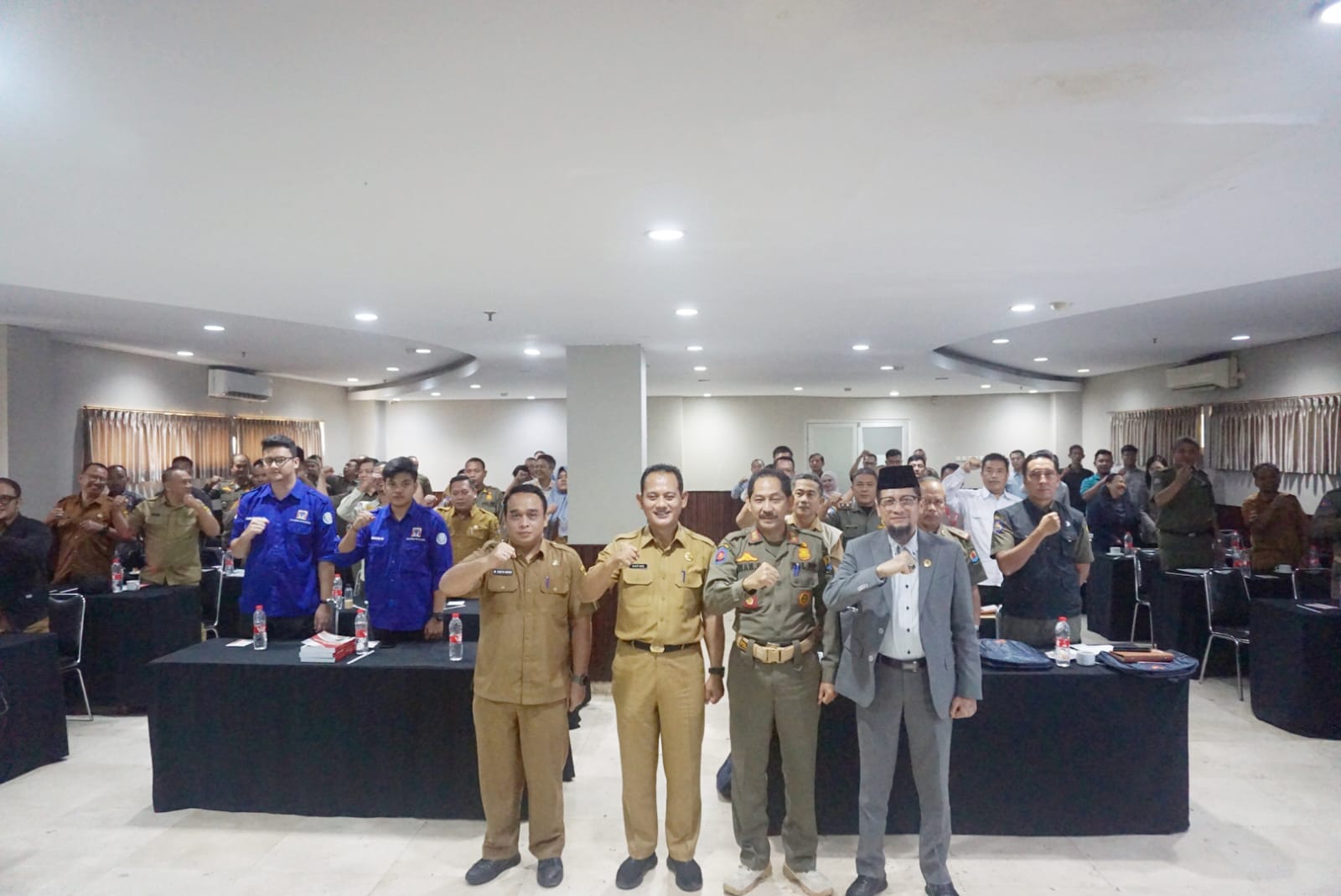 Rapat Koordinasi Pelaku Usaha Bersama Kasi Trantib Kecamatan se-Kabupaten Cirebon Bahas Kepatuhan Peraturan Daerah